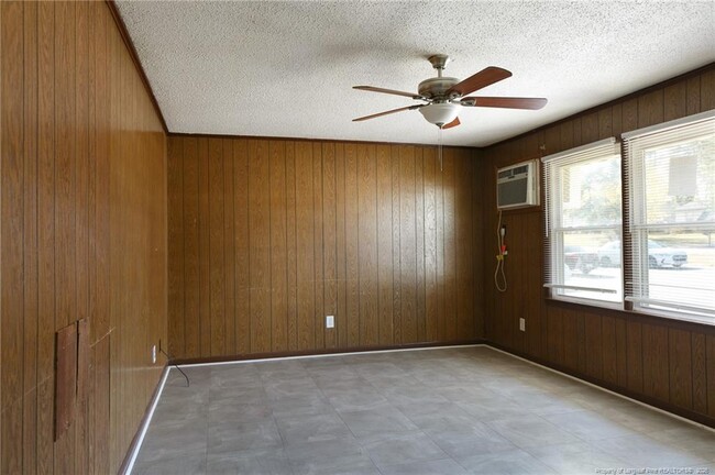 Photo - 1045 Rulnick St