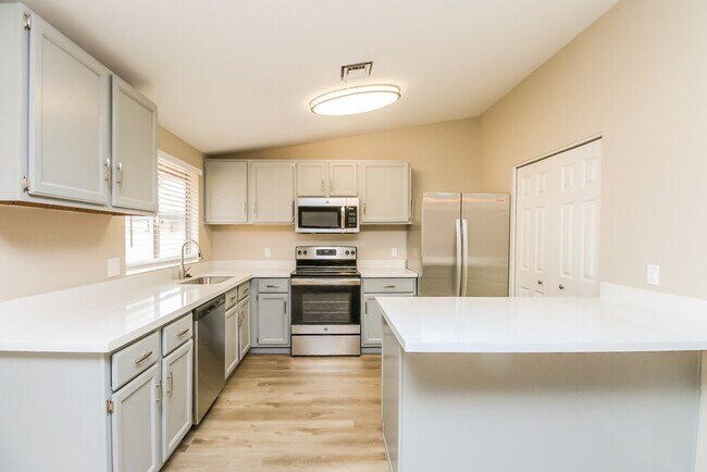 Photo - 739 S 75th St