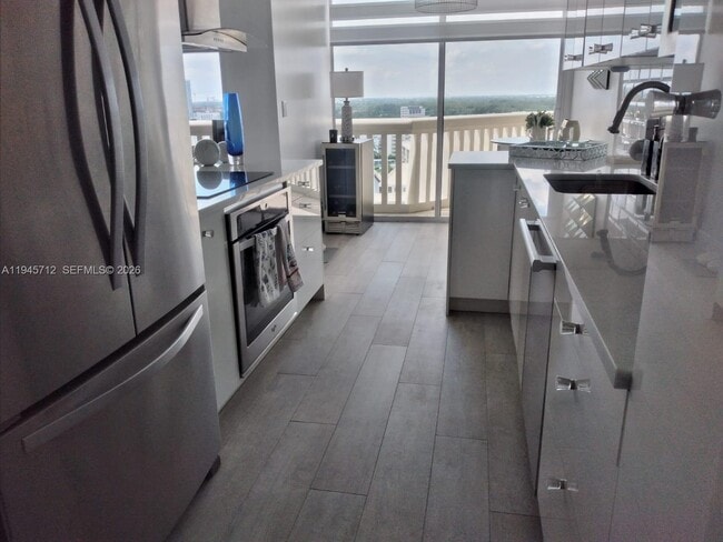 Photo - 1000 W Island Blvd Unit 1611