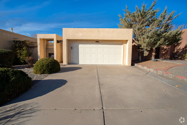 Building Photo - 10513 Camino Del Oso NE Rental