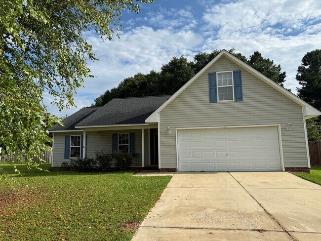 Building Photo - Beautiful 3 Bed Plus Bonus Room Raeford Home