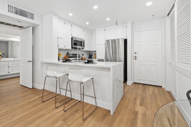 Building Photo - 5605 Friars Rd Unit 288
