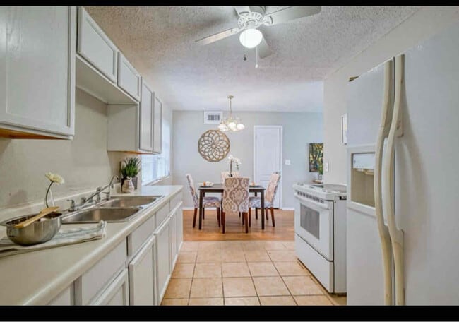 Photo - 2220 Eudine Dr W