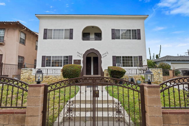 Front View - 2944 Kenwood Ave Apartment Unit 2944