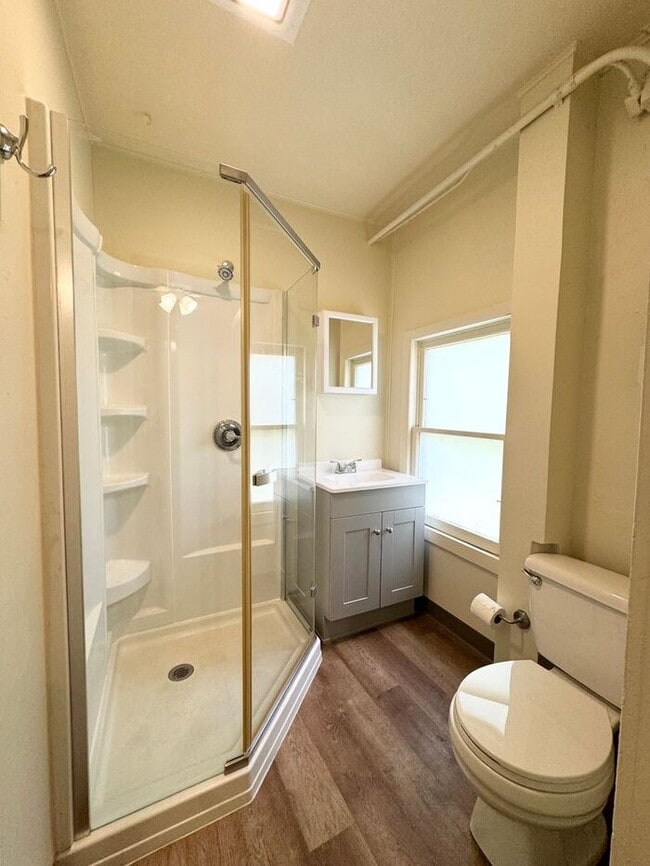 Building Photo - Cute 1 Bedroom, 1 Bathroom Unit Moments Away from CSU
