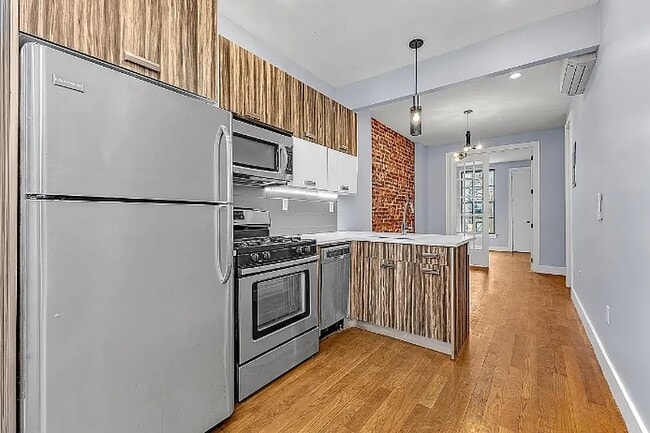 Photo - 540 Bainbridge St. Unidad 3R