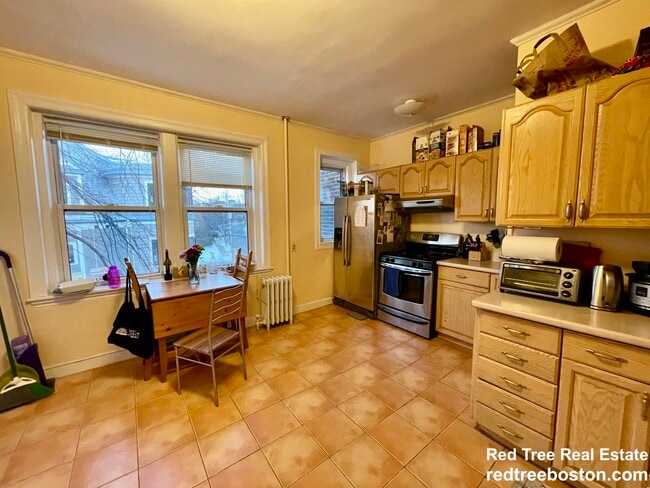 Building Photo - 119 Winthrop Rd Unit 4