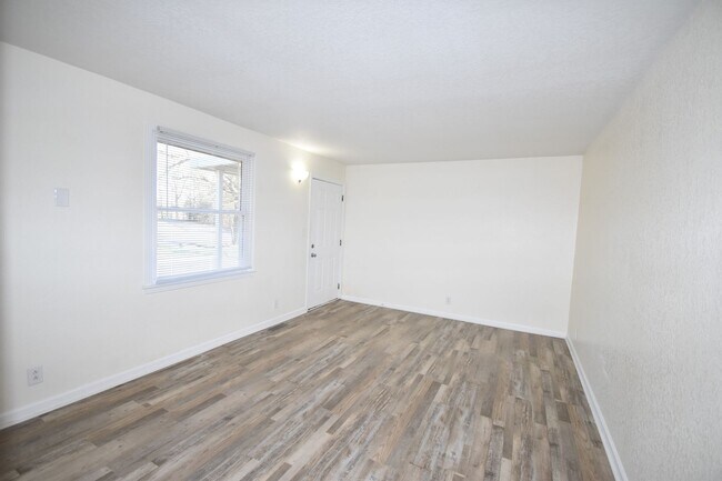 Photo - Rob Rd-142 Unit 142B