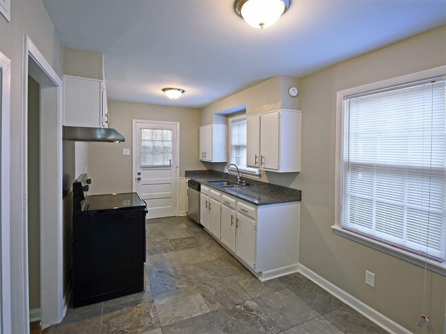 Photo - 3 Bedroom, 2 Bathroom near Colonial and flamingo