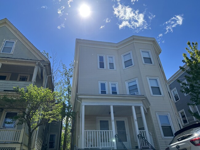 Building Photo - 639 Somerville Ave Unit 2 Rental