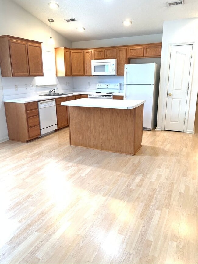 Photo - 134 Springwood Ln