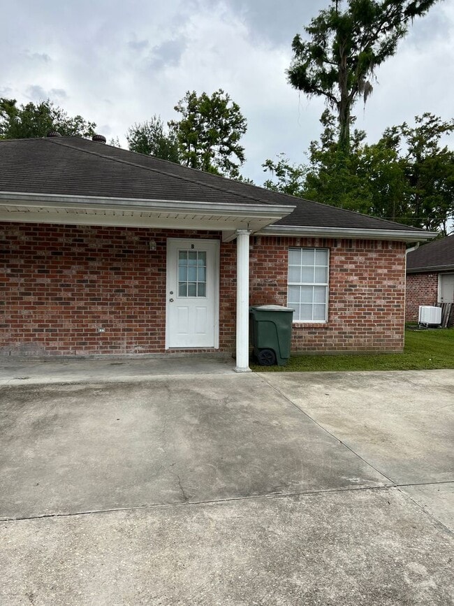 Building Photo - 504 Idlewild Dr Unit Apt B