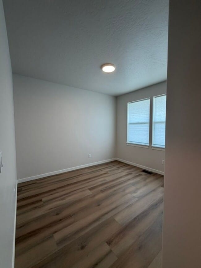 Photo - 421 Needlegrass Ln