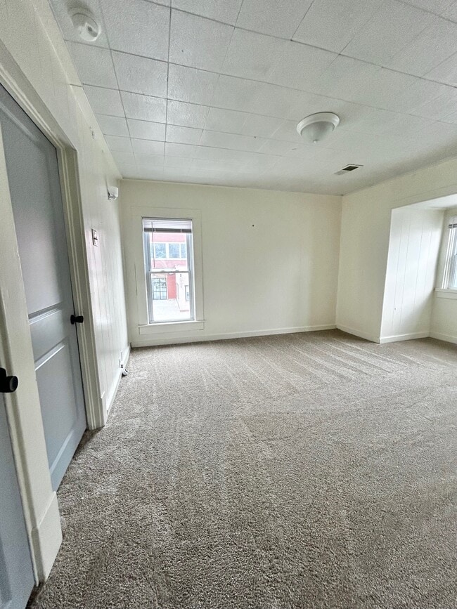 Sala de estar - 345 N Main St