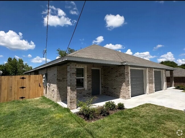 Building Photo - 205 Elbert Ln Rental