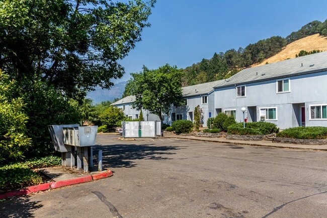 Photo - 721 SE Meadowlark Ave