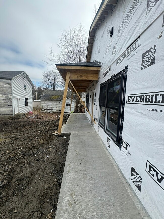 Photo - 617 E Locust St