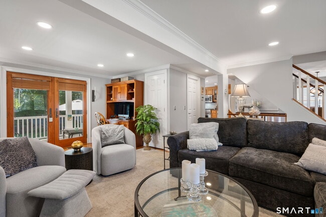 717 Riverside Dr