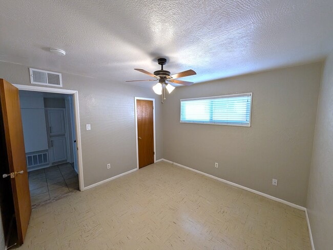 Photo - 10204 Candelaria Rd NE Unit 10204