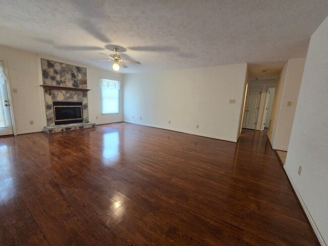 Photo - 215 Laketree Blvd