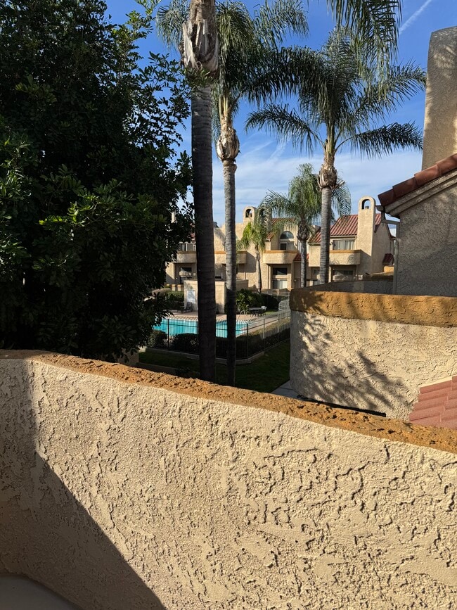 Photo - 2046 S Bon View Ave Unidad D