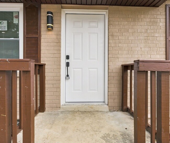 613 Maclaurin Ct
