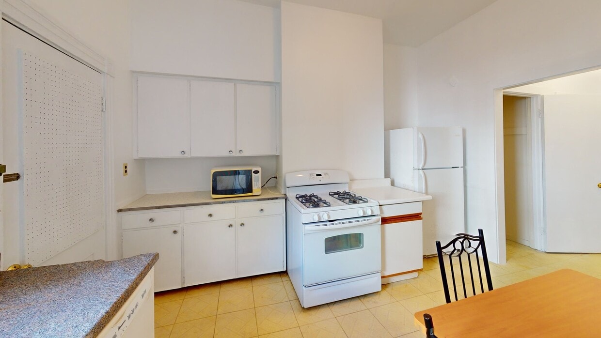 Photo - Private bedroom in 3 bed/1 bath Home