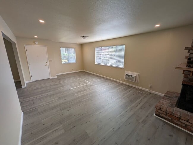 Building Photo - 4647 E Rishell Ct Unit #2