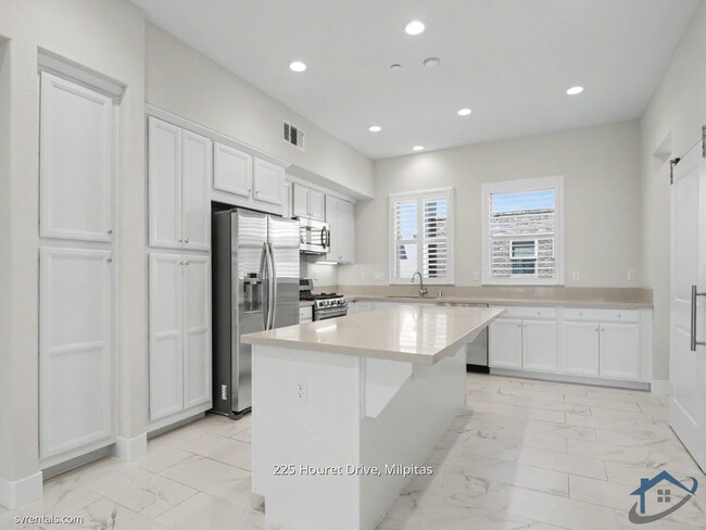 Photo - 225 Houret Dr