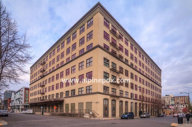 Gorgeous 1 or 2 Bed in Marshall-Wells Loft! - Gorgeous 1 or 2 Bed in Marshall-Wells Loft! Unit 414