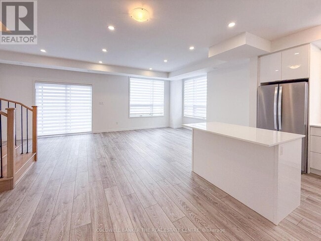 Photo - 16 Lytham Grn Cir