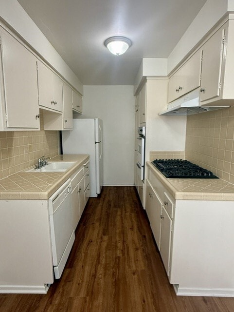 Kitchen - 1330 Centinela Ave