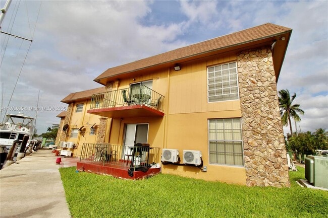 Photo - 2290 NW N River Dr Apartment Unit 16