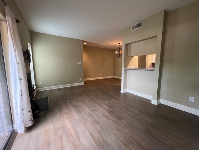 Photo - 2025 Augusta Dr Unit 807