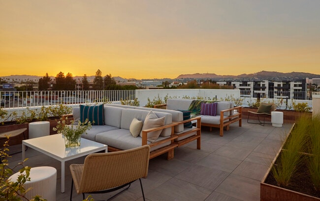 636 N. Juanita Ave, Los Angeles, CA 90004