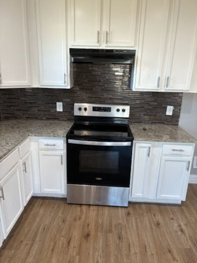 Photo - 1707 Clark St