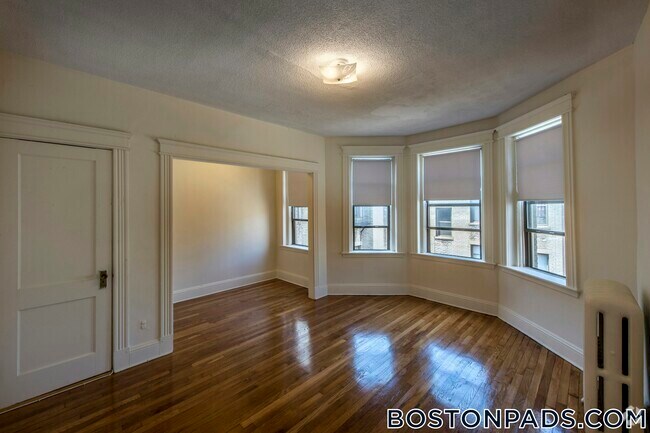 Building Photo - 1152 Commonwealth Ave Rental