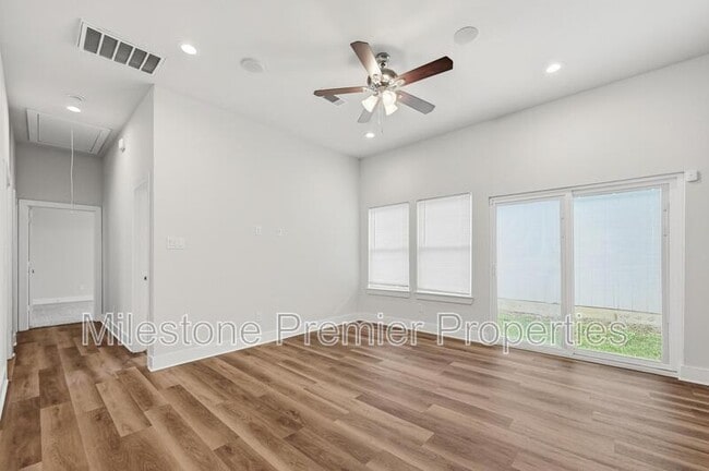 Photo - 1220 Jones St Casa