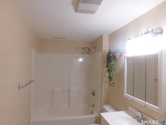 Photo - 6 Daybreak Ln