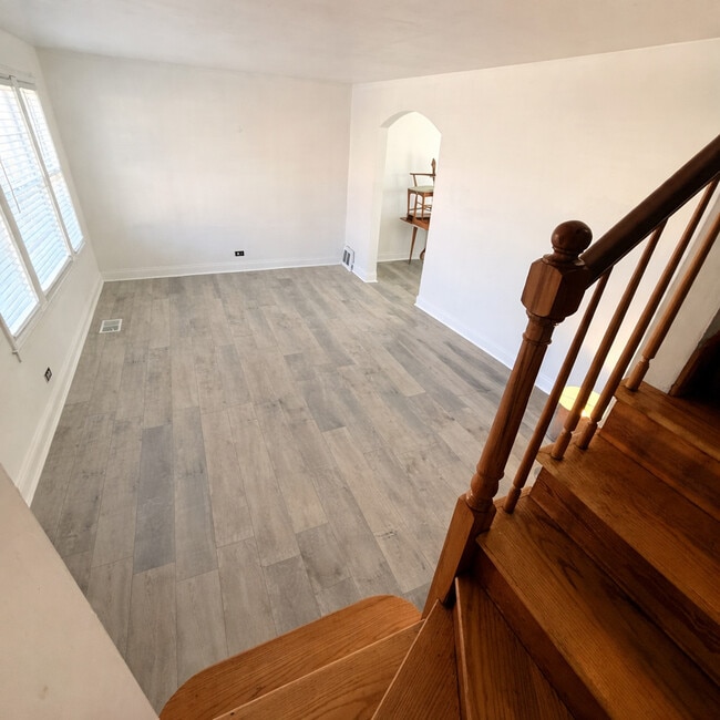 Photo - 3857 W 51st St