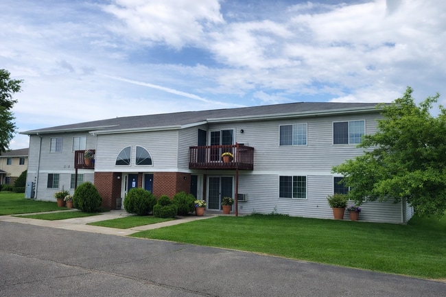 Building Photo - SIX weeks rent FREE! Unit Apt 3