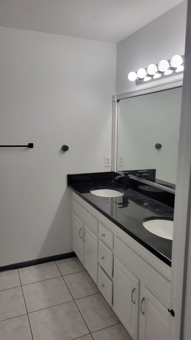 Photo - 117 Chicago Woods Cir