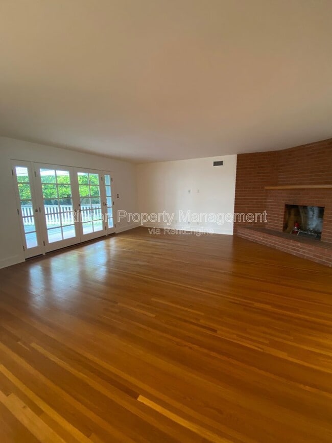 Photo - 373 Sierra Dr