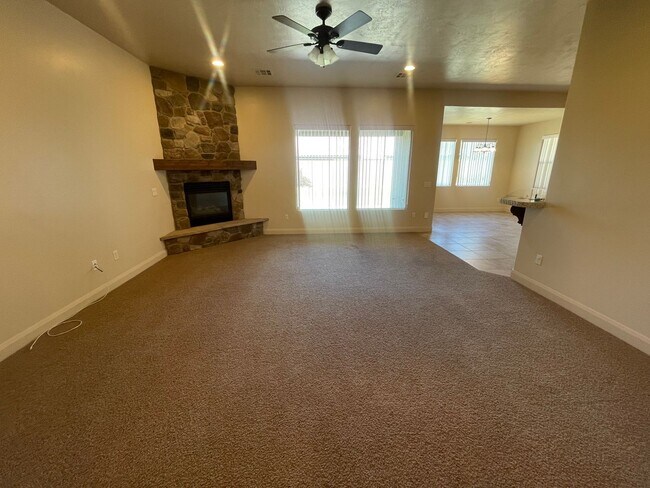 Photo - Great home and Pet Friendly!! ADA tub/shower
