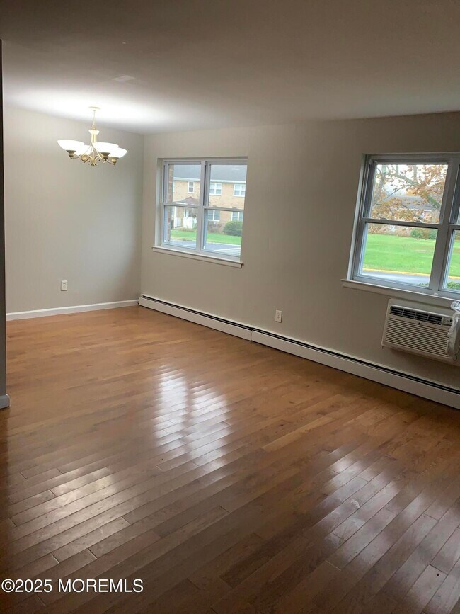 Photo - 32 Manchester Ct Unit D