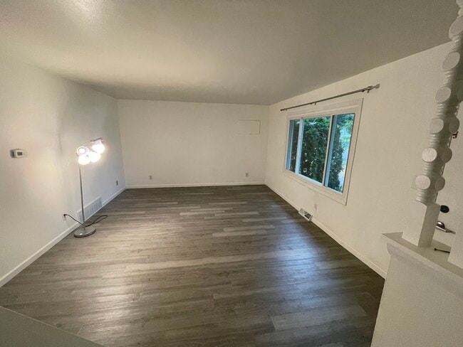 Photo - 831 Badger Ln