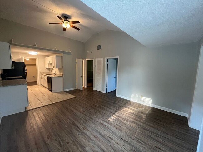 Photo - 1320 Ely Rd Unit B