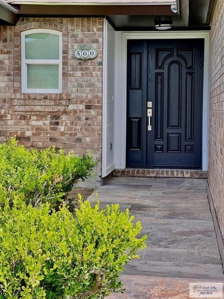 Photo - 560 Geraldine Ln