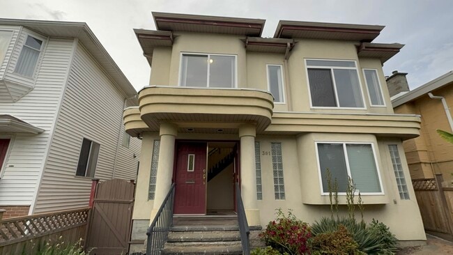 Photo - 381 57th Av E
