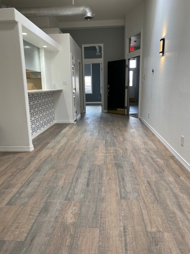 Building Photo - 325 S Union Ave Unit B